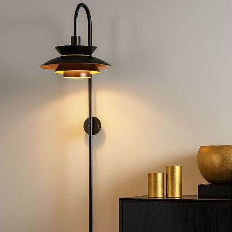 Applique moderna Oiz E27 con paralume in metallo nero e dettagli dorati (1/5)