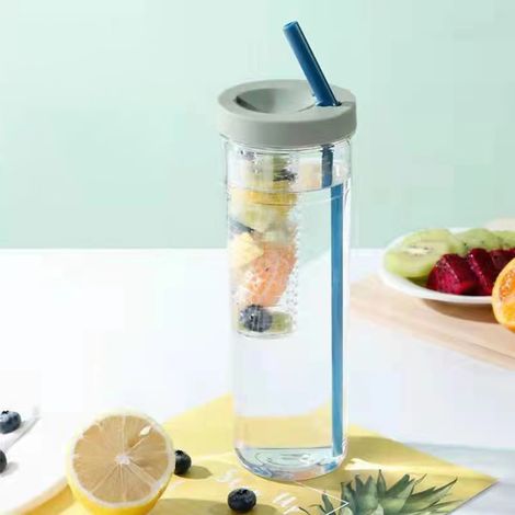 Wasserflasche mit Fruchtinfusion und Strohhalm, großes Fassungsvermögen, tragbar, transparent, ideal für Sport, Fitnessstudio und Outdoor-Aktivitäten. (1/5)