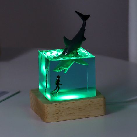 Veilleuse requin plongeur, lampe de table, lampe artisanale en résine, décoration marine 3D en résine, veilleuse lumineuse (mégalodon/baleine). (1/5)