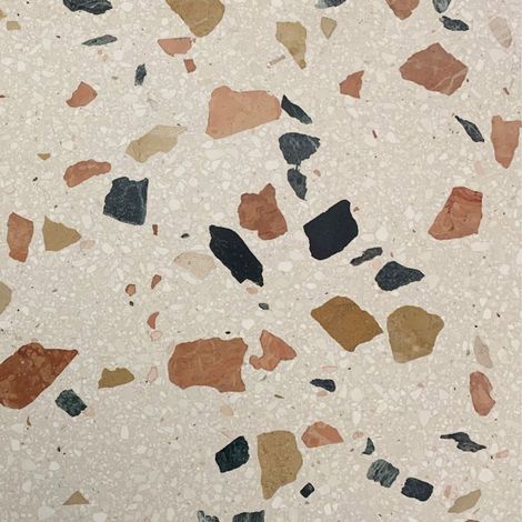 Véritable Carreau Terrazzo fond beige inclusions ocres et noires LISBOA 60x30 cm boîte de 0.72m2 Satiné - Gioia Materia (1/3)