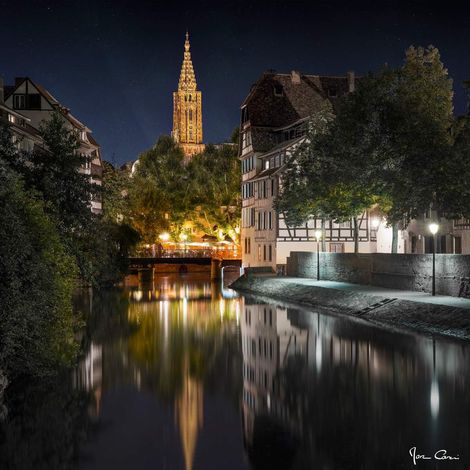 Tableau sur toile vue quai Strasbourg de nuit 65x65 cm - Impression sur Toile Murale Décorative - Image imprimée en HD sur Toile - Toile sur Châssis en Bois FSC - Fabriqué en France (1/5)