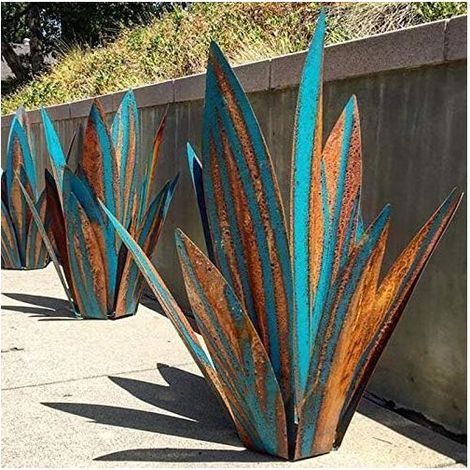 Adorno de jardín de metal con forma de planta de agave - Escultura rústica de metal - Estatua rústica de jardín - 65 cm, 9 hojas (1/4)
