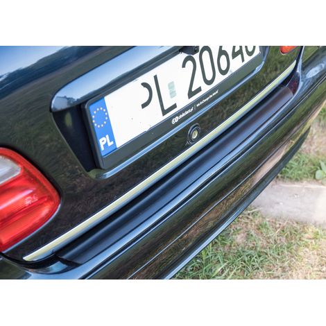 Mercedes CLK - Embellecedor negro para el portón trasero