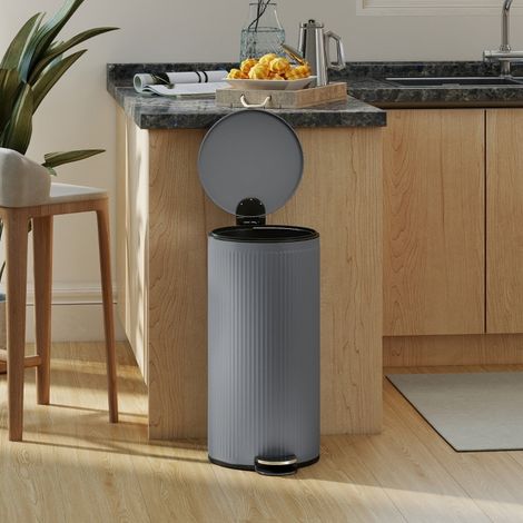 Bidone della spazzatura a pedale 30 L con coperchio Softclose, metallo, grigio scuro HAVRYA (1/5)