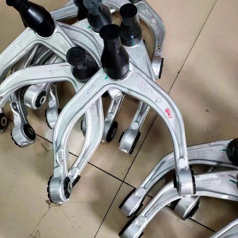 31360630/31360633 convient au bras de suspension avant supérieur (une unité) de Volvo XC60/XC90/S90. (1/4)