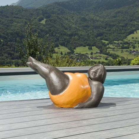 Wanda Collection – Statue femme contemporaine orange 71 cm – Résine renforcée – Décoration intérieure et extérieure – Design artistique unique (1/5)