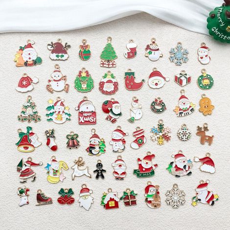 Set di 50 ciondoli natalizi smaltati - Piccoli ciondoli natalizi - Ciondoli a forma di albero di Natale - Mini albero di Natale - Decorazione natalizia per regali, Zinco, Carini mini ciondoli natalizi (1/4)