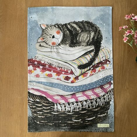 Strofinaccio da cucina TT08 Gatto su un cesto della biancheria