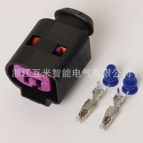 Domestic automotive connector 1J0973772 is suitable for automotive alternator plugs DJ7021Y-3.5-21. (1/3)
