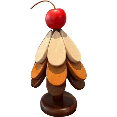 Foldable, decorative and heat-resistant natural wood trivet for table
