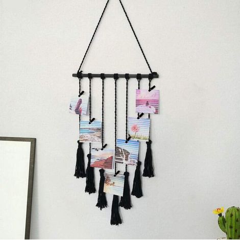 Porte-Photos Suspendu Artisanal, Macramé Fait Main avec Pompons, Déco Murale Bohème DIY, Organisateur à Photos avec 25 Pinces en Bois (Noir) (1/5)