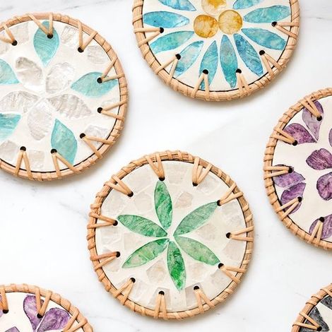 Posavasos aislantes de ratán y cerámica, aptos para té, café y mesa, juego de 3 piezas, colores aleatorios (1/4)