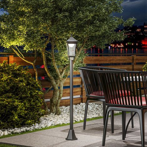 Solarbetriebene Außenleuchte, klassische LED-Laterne, 30 Lumen, 15 x 15 x 127 cm, schwarz (1/5)