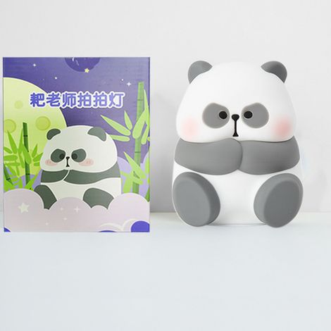 La lampe « Paw-Pat » de Teacher Pa, une veilleuse panda en silicone très populaire, est un cadeau créatif et mignon conçu pour apaiser et soulager le stress. (1/5)