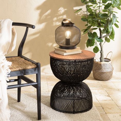 SIXTINE - Table d'appoint en rotin noir plateau bois de teck recyclé (1/5)