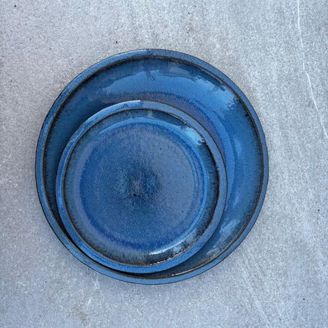 Soucoupe 28cm bleu antique faite à la main en terre cuite émaillée
