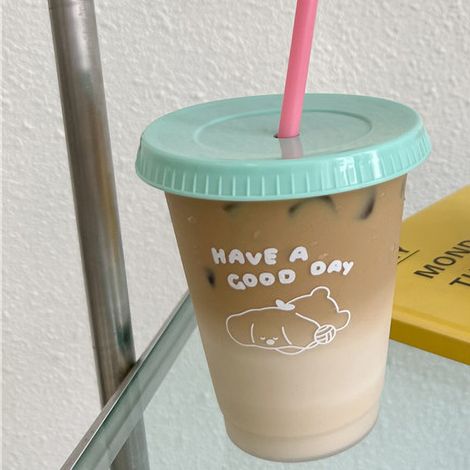 Gobelet à café d'été coloré et personnalisable façon Instagram, avec paille en plastique, grande capacité, gobelet portable, gobelet girly, petit format, avec peluche chien. (1/5)