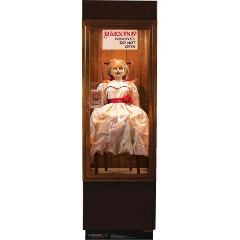 Figurine en carton Annabelle dans sa vitrine La poupée du mal -Haut 177 cm
