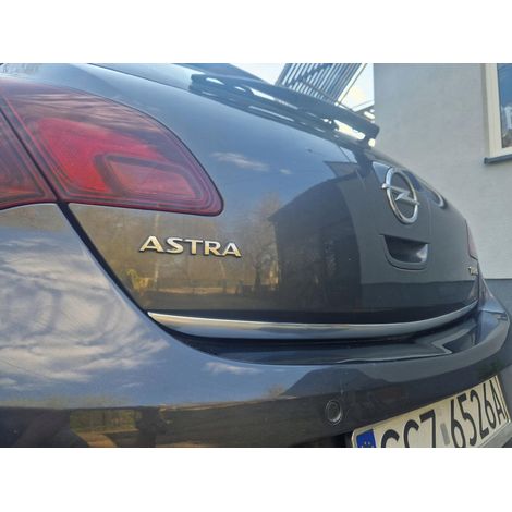 Opel Astra J HB - striscia cromata Portellone posteriore cromato (1/4)