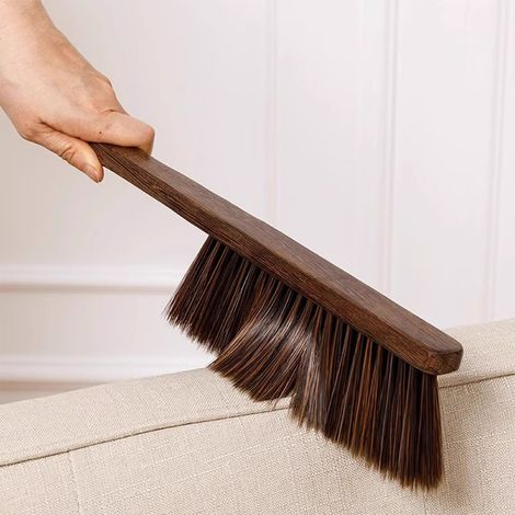 Dos cepillos de cama de mango largo con cerdas suaves para eliminar el polvo, adsorción electrostática y limpieza profunda de bordes, colchones y agujeros. (1/5)