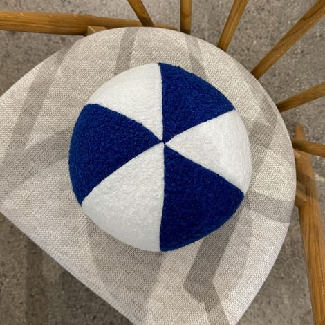 Weiches Schlingenkissen weißer und kornblumenblauer Ball (1/3)