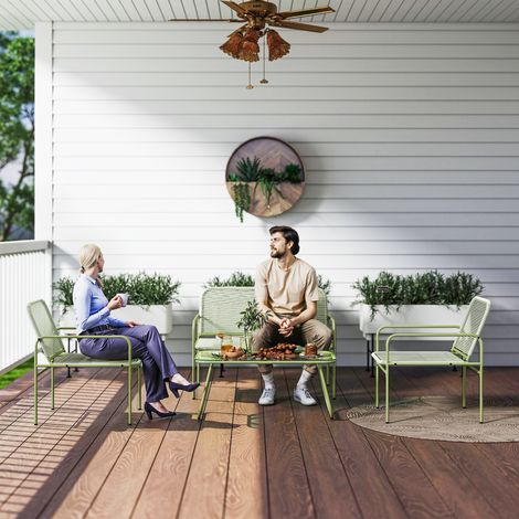 Set di mobili da giardino per esterni a 4 posti in resina intrecciata, composto da un divano a 2 posti, 2 sedie e un tavolo in vetro temperato con struttura in acciaio verde.