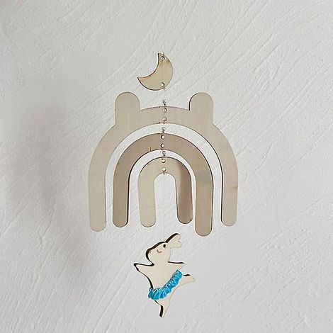 Carillon éolien nordique en bois en forme d'ours dansant, décoration murale pour chambre d'enfant, pendentif fait main pour la décoration de la chambre de bébé ou de la crèche.