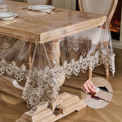 Transparente Tischdecke aus weichem PVC mit gesticktem Spitzenrand (140 x 180 cm) – schützend, elegant und pflegeleicht (1/4)
