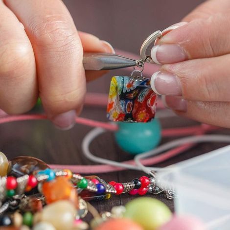 200 pezzi - Ganci a forma di U - Anelli aperti in filo di nichelcromo - Con scatola di plastica per la conservazione - Adatti per ciondoli fai da te, creazione di gioielli, portachiavi, ornamenti in c (1/4)