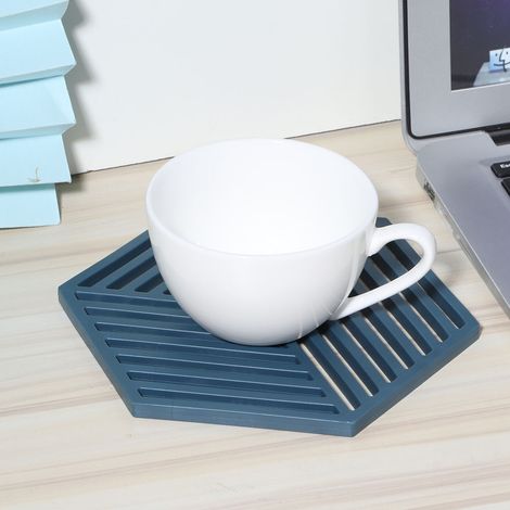 Lot de 4 dessous de plat isolants pour table, avec rayures hexagonales bleues. (1/5)