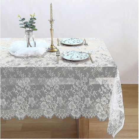 Nappe en dentelle blanche 150 x 300 cm, broderie sur dentelle, idéale pour une décoration champêtre vintage lors d'une réception estivale en extérieur. (1/4)