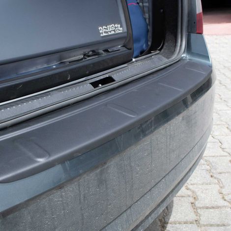OMAC Ladekantenschutz Stoßstangenschutz für Skoda Octavia III Limo 2013-2019 – Acryl matt schwarz (1/5)