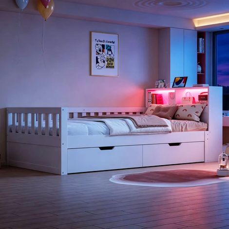 Lit simple multifonction 90x200 cm en bois massif blanc, avec tiroirs, étagères et rangements intégrés, doté d'une prise, d'un éclairage LED et d'une barrière de protection, idéal pour chambre enfant. (1/5)