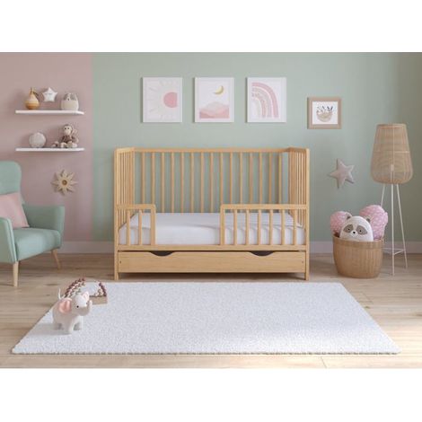 Asher Lit Bébé en Bois 120x60 cm avec Matelas – Lit Enfant Convertible avec Tiroir, Barrière de Sécurité Incluse, Pin Naturel (1/5)