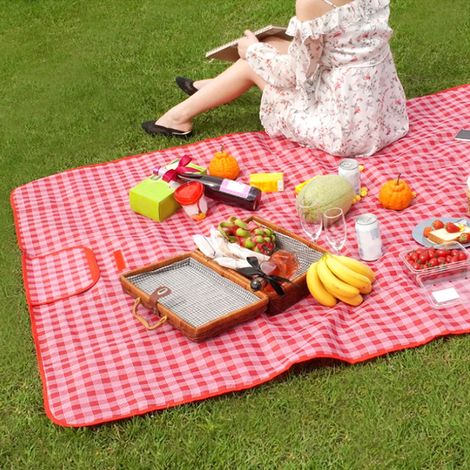 Tapis de pique-nique imperméable et résistant à l'humidité, couverture de pique-nique pour camping en plein air, quadrillage rouge et blanc (195 x 200 cm) (1/5)