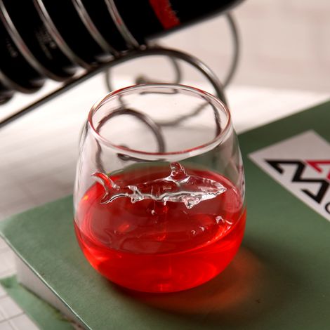Set de 2 verres à vin sans pied requin, gobelets en cristal avec requin à l'intérieur, cadeau pour boire (1/5)
