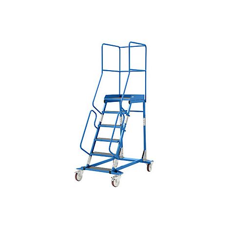 Escalera rodante con tarima  pieza insertada en los peldaños 