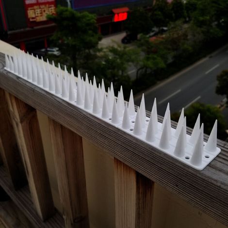 – Lot de 2 pics anti-oiseaux en plastique – Protection balcon, cour, toit – Installation rapide – Dimensions 45 × 4,5 × 3,5 cm (1/3)