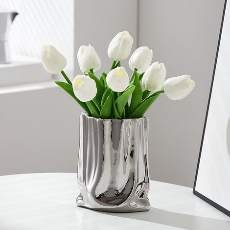Vase en céramique plissé argenté, style « Light Luxury » — L 12 × l 8,5 × H 15,5 cm (1/4)