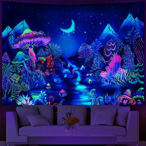 Tapisserie Forêt Lumière Noire, Tapisserie Champignons Réactifs aux UV, Tapisserie Nuit Étoilée et Lune Fantastique, Tapisserie Plantes Néon Psychédéliques, Décoration Murale Paysage de Montagne Mysté (1/5)