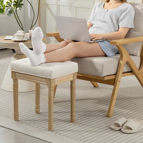 Pouf en lin. Banc capitonné. Repose-pieds avec assise rembourrée. Pieds en bois. 42 x 32 x 46,5 cm. Beige