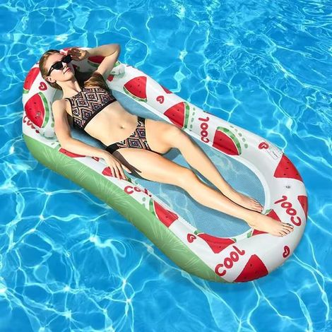 Tumbona hinchable con forma de sandía (145 × 65 cm) – Colchoneta flotante refrescante con red y estampado de sandía, perfecta para la piscina y la playa. (1/5)