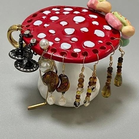 Porte-boucles d'oreilles en résine en forme de champignon, décoration de coiffeuse et organisateur de bijoux - rouge (1/3)