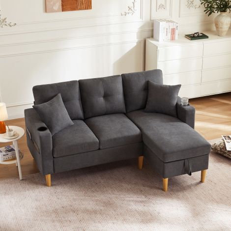 Canapé d'angle – 3 places (avec méridienne), avec espace de rangement et porte-gobelets intégrés  comprend 2 coussins décoratifs  convient aux salons, appartements et espaces similaires.