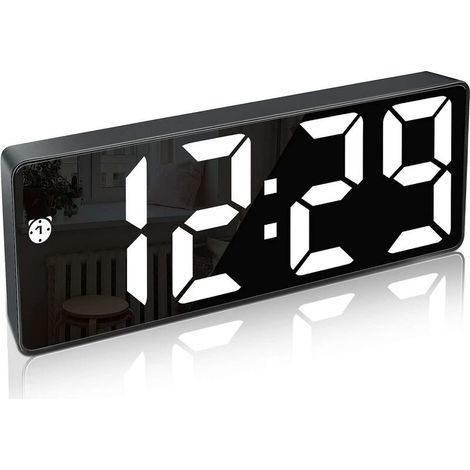 Reloj despertador digital con pantalla LED grande, superficie de espejo, función de repetición y puerto de carga USB, brillo ajustable, ideal para dormitorio y oficina. (1/4)