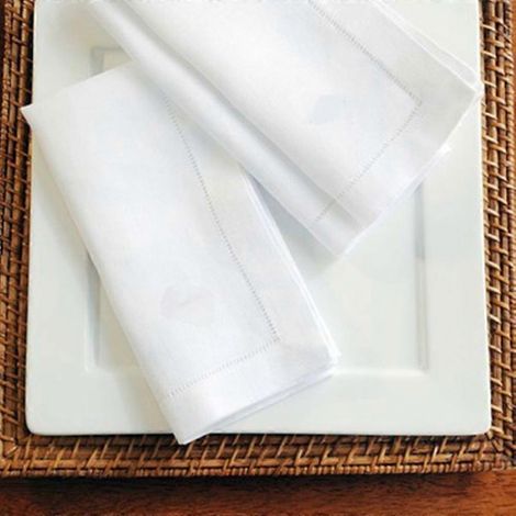 Serviettes de table en coton et lin blanc, ourlet ajouré, disponibles en plusieurs tailles. Tissu élégant pour dîner de mariage.