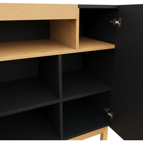 Comptoir, trois portes. Conçu pour les pièces à vivre et les salles à manger. Meuble multifonctionnel permettant de ranger diverses choses en un seul endroit.