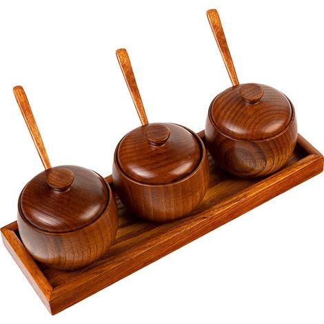 Set aus Gewürzbehältern aus massivem Naturholz mit Holzsockel, bestehend aus einem großen Gewürzglas, einer Salzdose, einem Pfefferstreuer und einer Zuckerdose mit Löffel und Deckel zur Aufbewahrung v (1/5)
