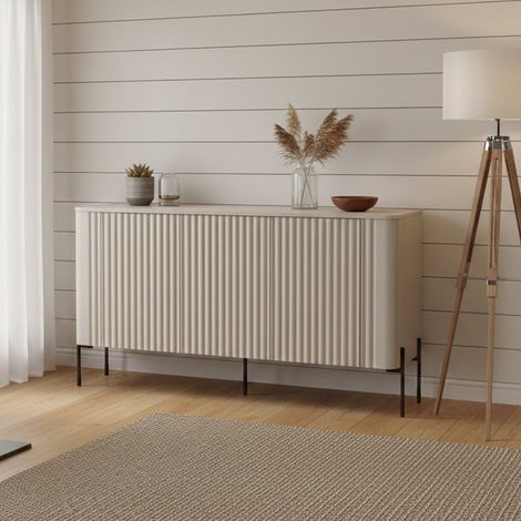 Aparador Susegana, aparador de salón con tres puertas batientes, elevado del suelo, 150x40 h80 cm, beige (1/5)