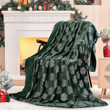 Couverture de Noël, jeté en flanelle polaire verte avec flocons de neige argentés métallisés, ultra douce et chaude, idéale pour les fêtes d'hiver. (1/5)